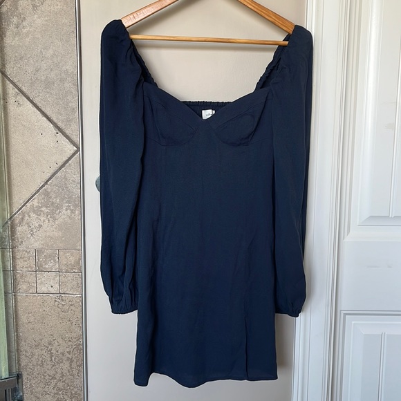 SOLD!! BNWT Aritzia Wilfred Novella Dress Size 0 in Total Eclipse - Picture 2 of 7